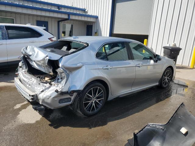 4T1G11AK8NU639286 - 2022 TOYOTA CAMRY SE 银色 照片 3