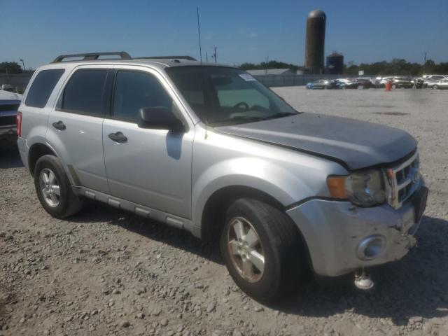 1FMCU9D77AKC90980 - 2010 FORD ESCAPE XLT SILVER photo 4