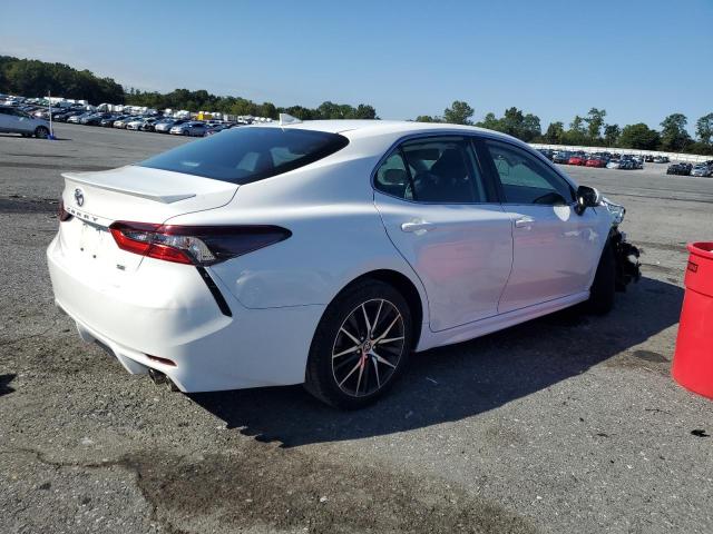 4T1G11AK4PU767799 - 2023 TOYOTA CAMRY SE NIGHT SHADE WHITE photo 3