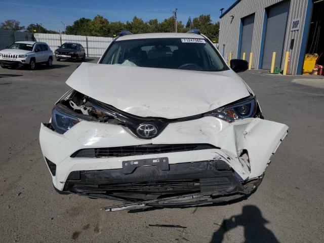 JTMZFREV2JJ155854 - 2018 TOYOTA RAV4 LE Beyaz fotoğraf 5