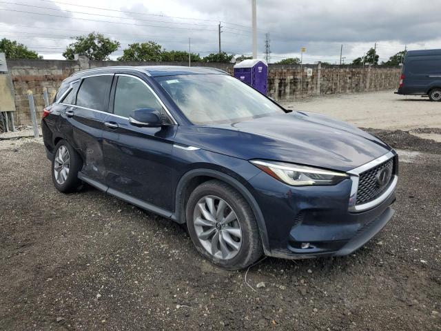 3PCAJ5M3XLF103905 - 2020 INFINITI QX50 PURE BLUE photo 4