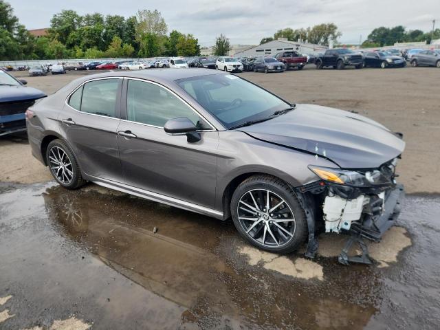 4T1G11AK3PU810402 - 2023 TOYOTA CAMRY SE NIGHT SHADE GRAY photo 4