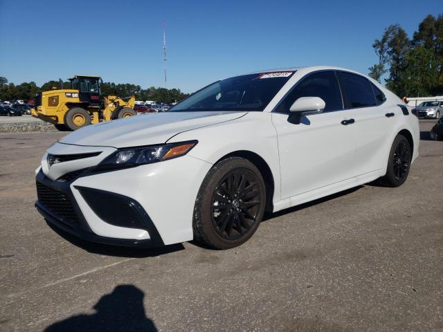 4T1S11AK5PU181218 - 2023 TOYOTA CAMRY SE NIGHT SHADE WHITE photo 1
