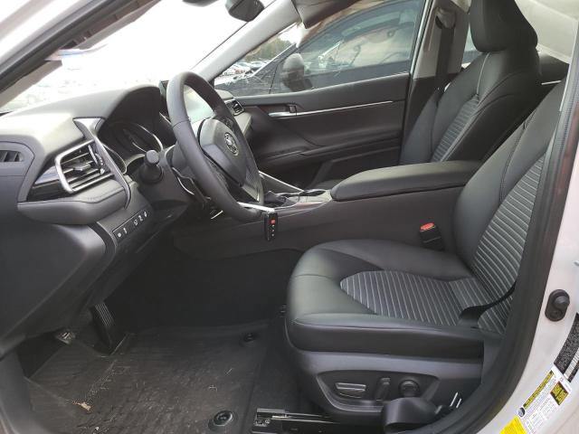 4T1S11AK5PU181218 - 2023 TOYOTA CAMRY SE NIGHT SHADE WHITE photo 7