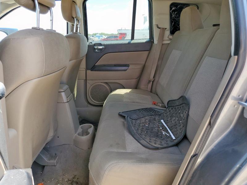 1J4NF1FB3BD216577 - 2011 JEEP COMPASS SPORT GRAY photo 11