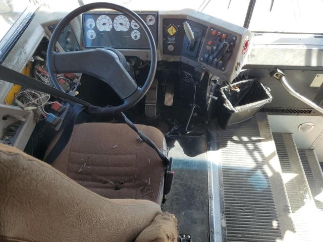 4DRBJABN04A968583 - 2004 IC CORPORATION 3000 YELLOW photo 8