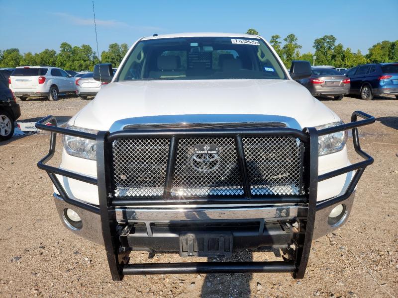 5TFRM5F15AX018365 - 2010 TOYOTA TUNDRA DOUBLE CAB SR5 WHITE photo 5