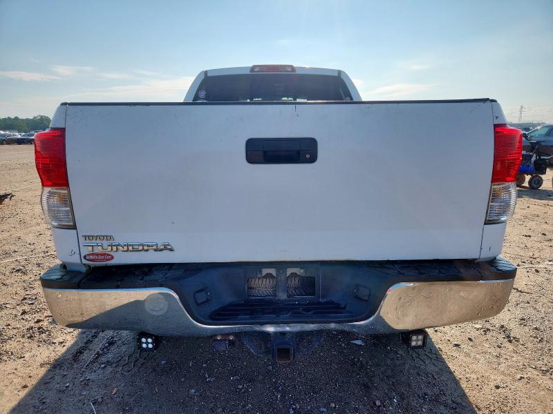 5TFRM5F15AX018365 - 2010 TOYOTA TUNDRA DOUBLE CAB SR5 WHITE photo 6