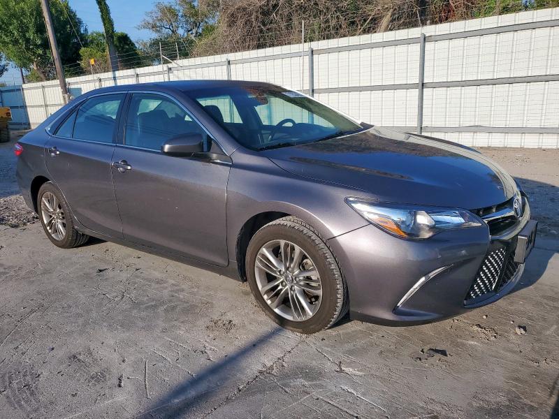 4T1BF1FK5HU748698 - 2017 TOYOTA CAMRY LE GRAY photo 4