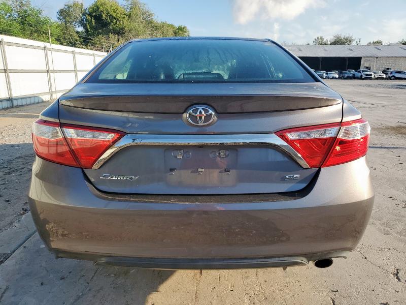 4T1BF1FK5HU748698 - 2017 TOYOTA CAMRY LE GRAY photo 6