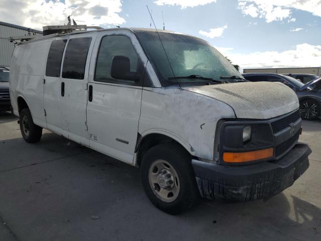 1GCHG39U531215605 - 2003 CHEVROLET EXPRESS G3 WHITE photo 4