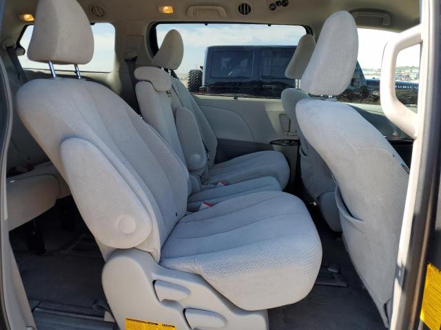 5TDKK3DC3BS059066 - 2011 TOYOTA SIENNA LE GRAY photo 11