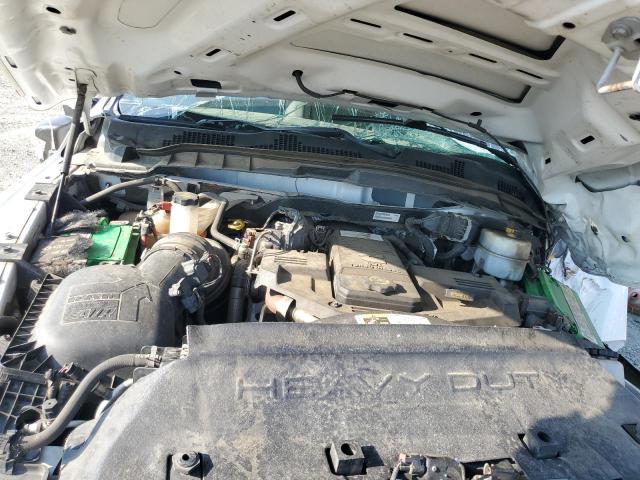 3C6UR5KL1JG206010 - 2018 RAM 2500 LARAMIE Белый фото 11