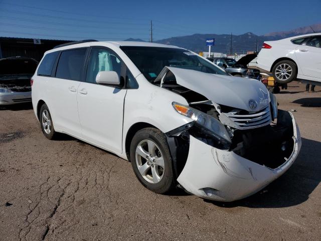 5TDKK3DC3GS736821 - 2016 TOYOTA SIENNA LE WHITE photo 4