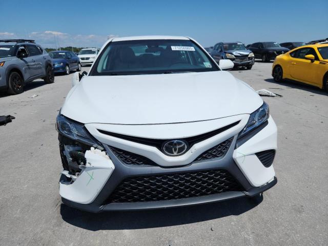 4T1B11HK3JU569416 - 2018 TOYOTA CAMRY L Ақ фото 5