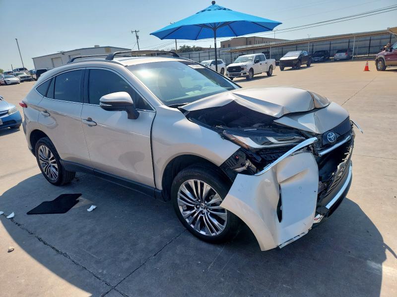 JTEAAAAH6RJ156994 - 2024 TOYOTA VENZA LE BEIGE photo 4