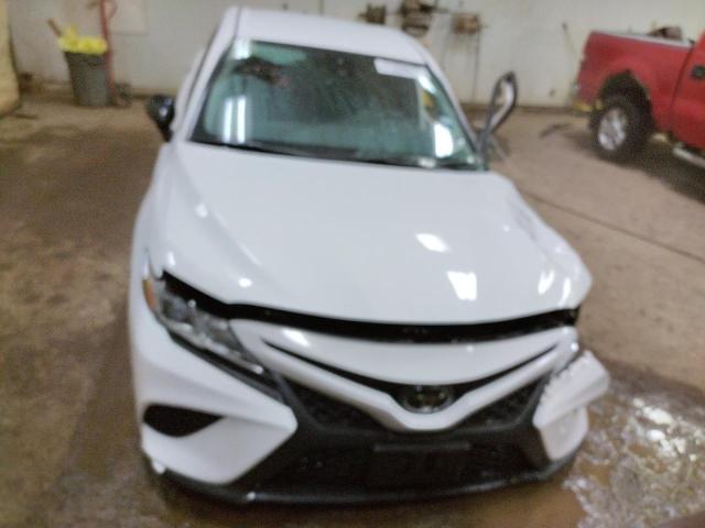 4T1B11HK1KU273344 - 2019 TOYOTA CAMRY L WHITE photo 5