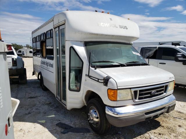 1FDWE35L36DA96381 - 2006 FORD ECONOLINE E350 SUPER DUTY CUTAWAY VAN WHITE photo 4