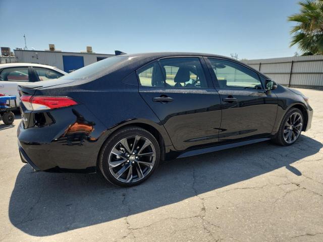 JTDBCMFE4RJ032922 - 2024 TOYOTA COROLLA LE BLACK photo 3