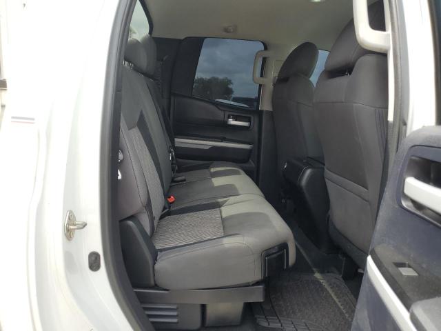 5TFRW5F12GX198990 - 2016 TOYOTA TUNDRA DOUBLE CAB SR/SR5 WHITE photo 10