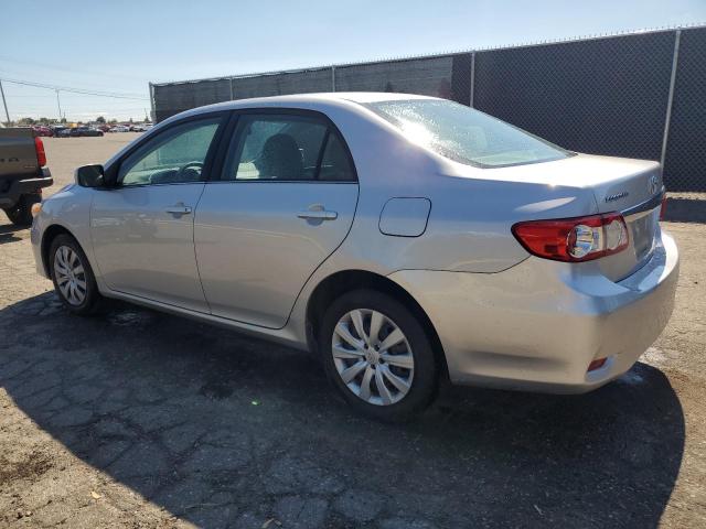 2T1BU4EE5DC023570 - 2013 TOYOTA COROLLA BASE فضي صورة 2