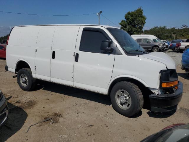 1GCWGAFF2H1191384 - 2017 CHEVROLET EXPRESS G2 WHITE photo 4