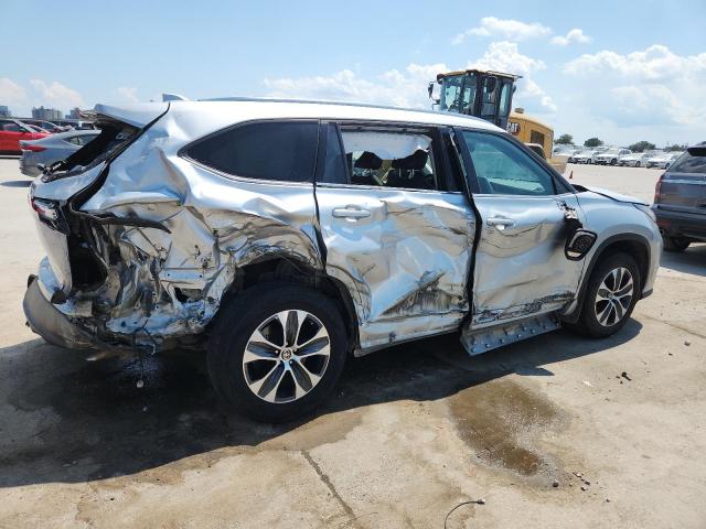 5TDGZRBH8MS545880 - 2021 TOYOTA HIGHLANDER XLE فضي صورة 3