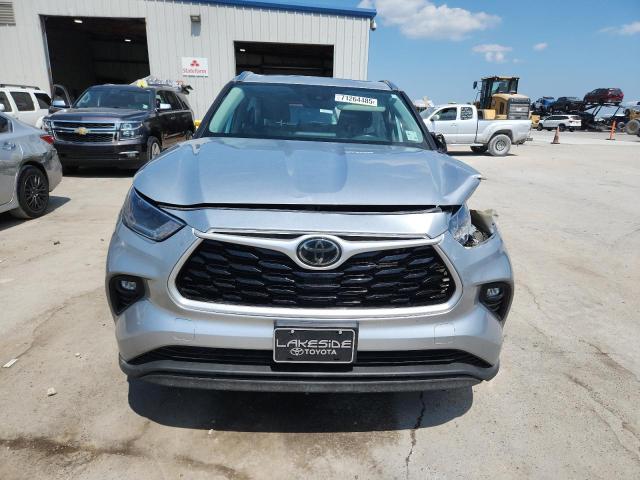 5TDGZRBH8MS545880 - 2021 TOYOTA HIGHLANDER XLE فضي صورة 5