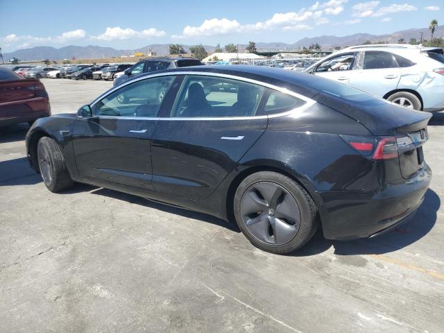5YJ3E1EA7JF172700 - 2018 TESLA MODEL 3 Schwarz Foto 2