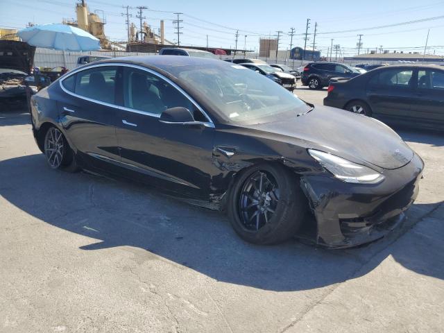 5YJ3E1EA7JF172700 - 2018 TESLA MODEL 3 Schwarz Foto 4