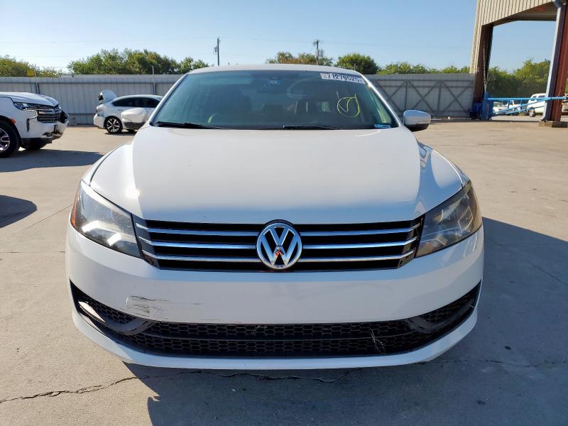1VWBS7A35EC107102 - 2014 VOLKSWAGEN PASSAT SE Weiß Foto 5
