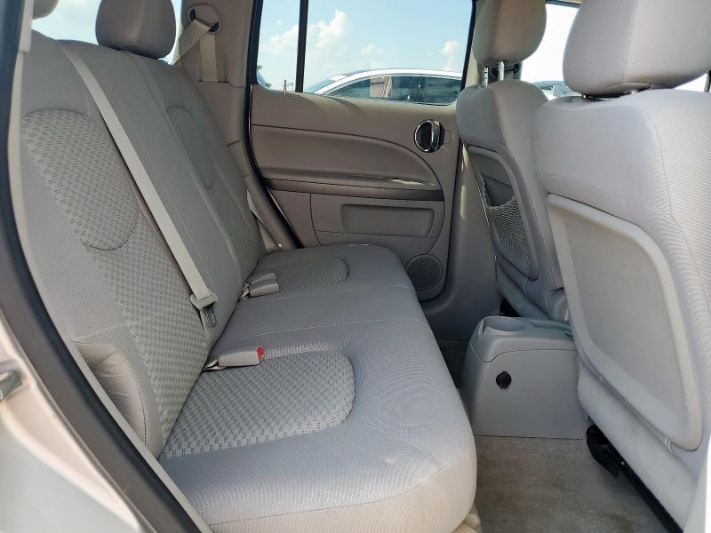 3GNBAADB2AS505336 - 2010 CHEVROLET HHR LS SILVER photo 11