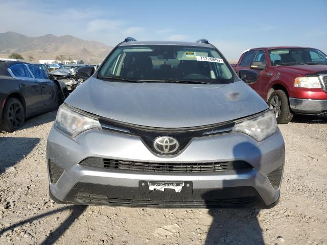 JTMBFREV8JJ195843 - 2018 TOYOTA RAV4 LE SILVER photo 5