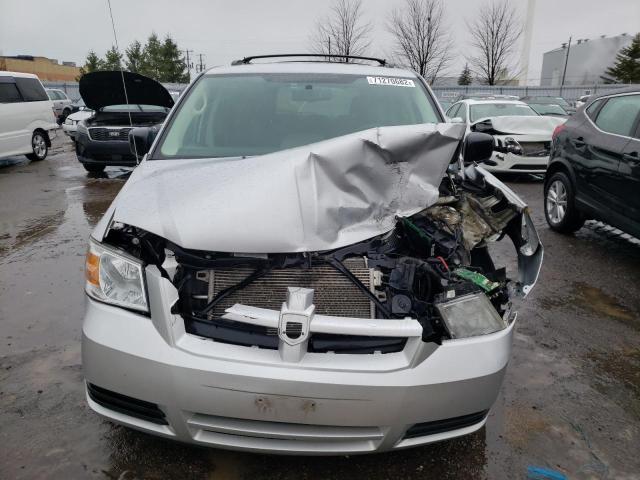 2D4RN4DE6AR410463 - 2010 DODGE GRAND CARA SE SILVER photo 5