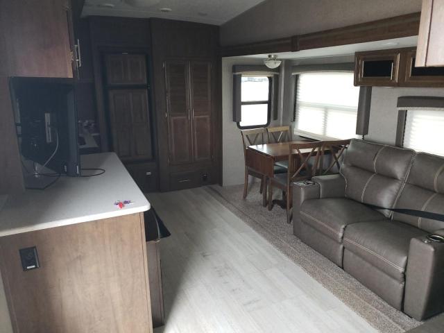 4X4FRLE26K1887137 - 2019 FOREST RIVER ROCKWOOD 2881S 白色 照片 6