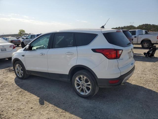 1FMCU0GD8KUB81995 - 2019 FORD ESCAPE SE WHITE photo 2