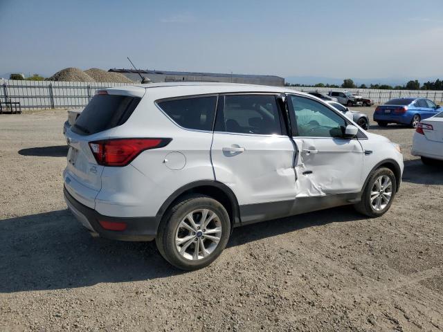 1FMCU0GD8KUB81995 - 2019 FORD ESCAPE SE WHITE photo 3