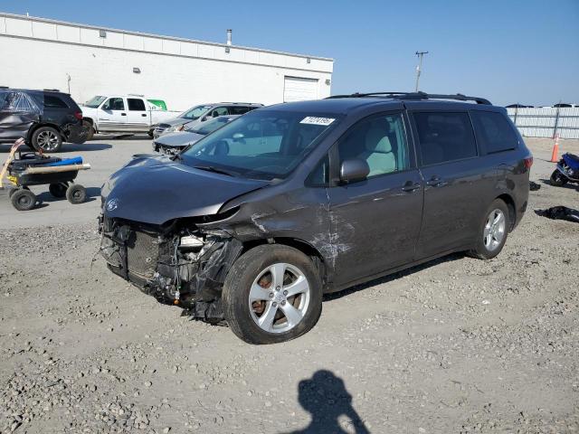 2017 TOYOTA SIENNA LE, 