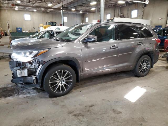 5TDJZRFH7JS897781 - 2018 TOYOTA HIGHLANDER SE GRAY photo 1