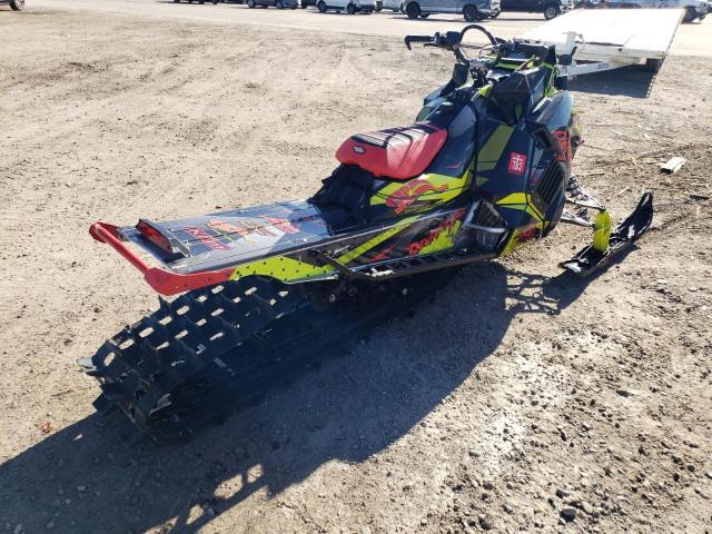 SN1EFK8RXLC701115 - 2020 POLARIS SNOWMOBILE TWO TONE photo 4