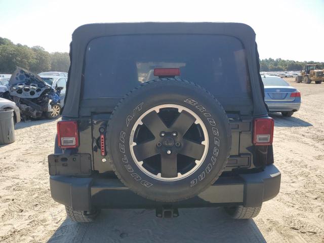 1C4BJWEG3CL280529 - 2012 JEEP WRANGLER U SAHARA შავი ფოტო 6