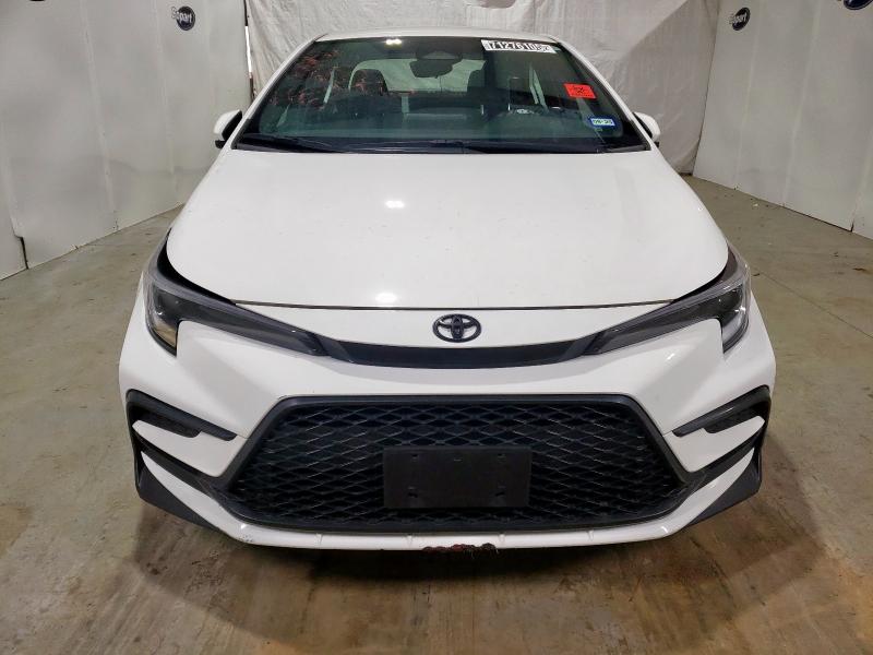 5YFS4MCE1PP162666 - 2023 TOYOTA COROLLA SE Weiß Foto 5