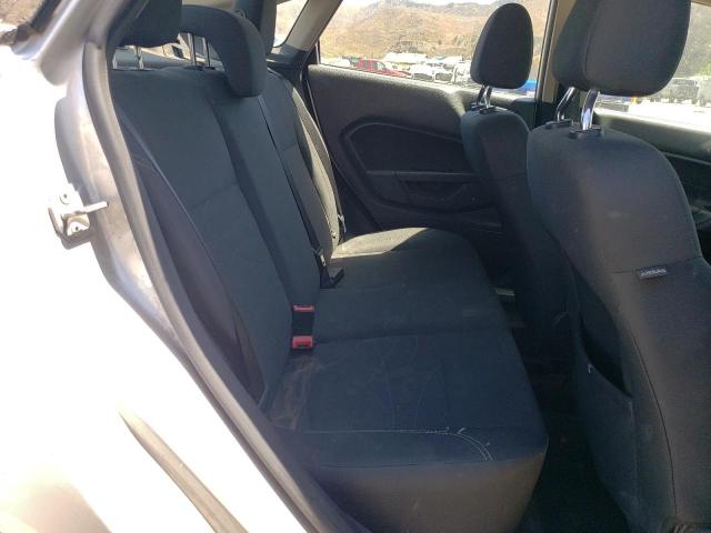 3FADP4BJ7KM142927 - 2019 FORD FIESTA SE Silber Foto 10