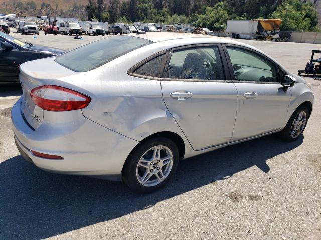 3FADP4BJ7KM142927 - 2019 FORD FIESTA SE Silber Foto 3