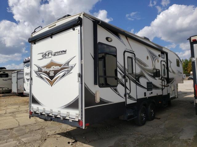 4YDF30222BF811179 - 2011 KEYSTONE FUSION WHITE photo 4