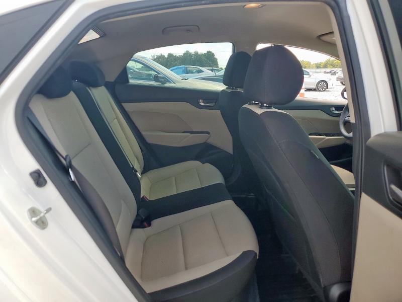 3KPC24A30JE019938 - 2018 HYUNDAI ACCENT SE أبيض صورة 10