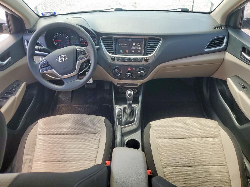 3KPC24A30JE019938 - 2018 HYUNDAI ACCENT SE أبيض صورة 8