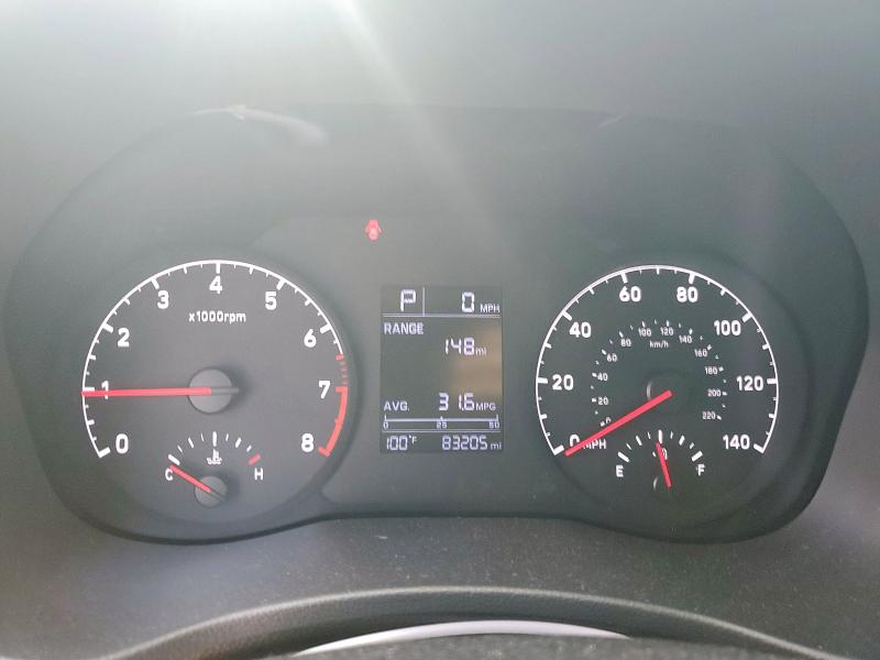 3KPC24A30JE019938 - 2018 HYUNDAI ACCENT SE أبيض صورة 9