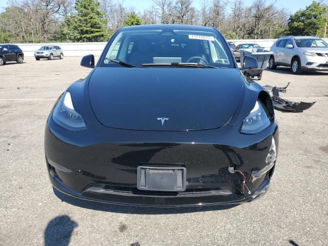 7SAYGDEE8PA184562 - 2023 TESLA MODEL Y Schwarz Foto 5