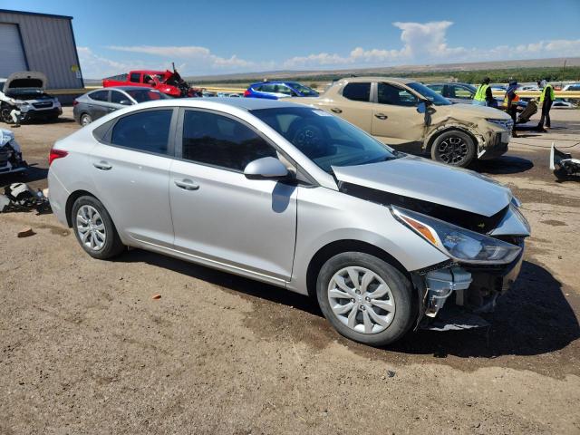 3KPC24A67NE163552 - 2022 HYUNDAI ACCENT SE 银色 照片 4